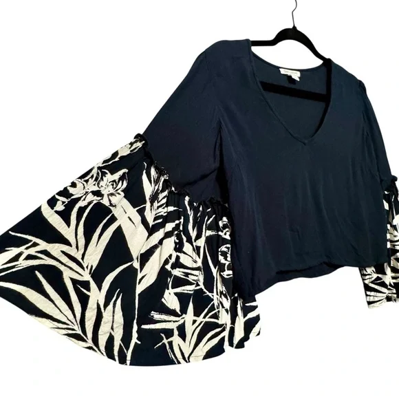 Billabong Island Folk Pieced Crinkle Wide Flare Sleeve Lightweight Top - Picture 4 of 8